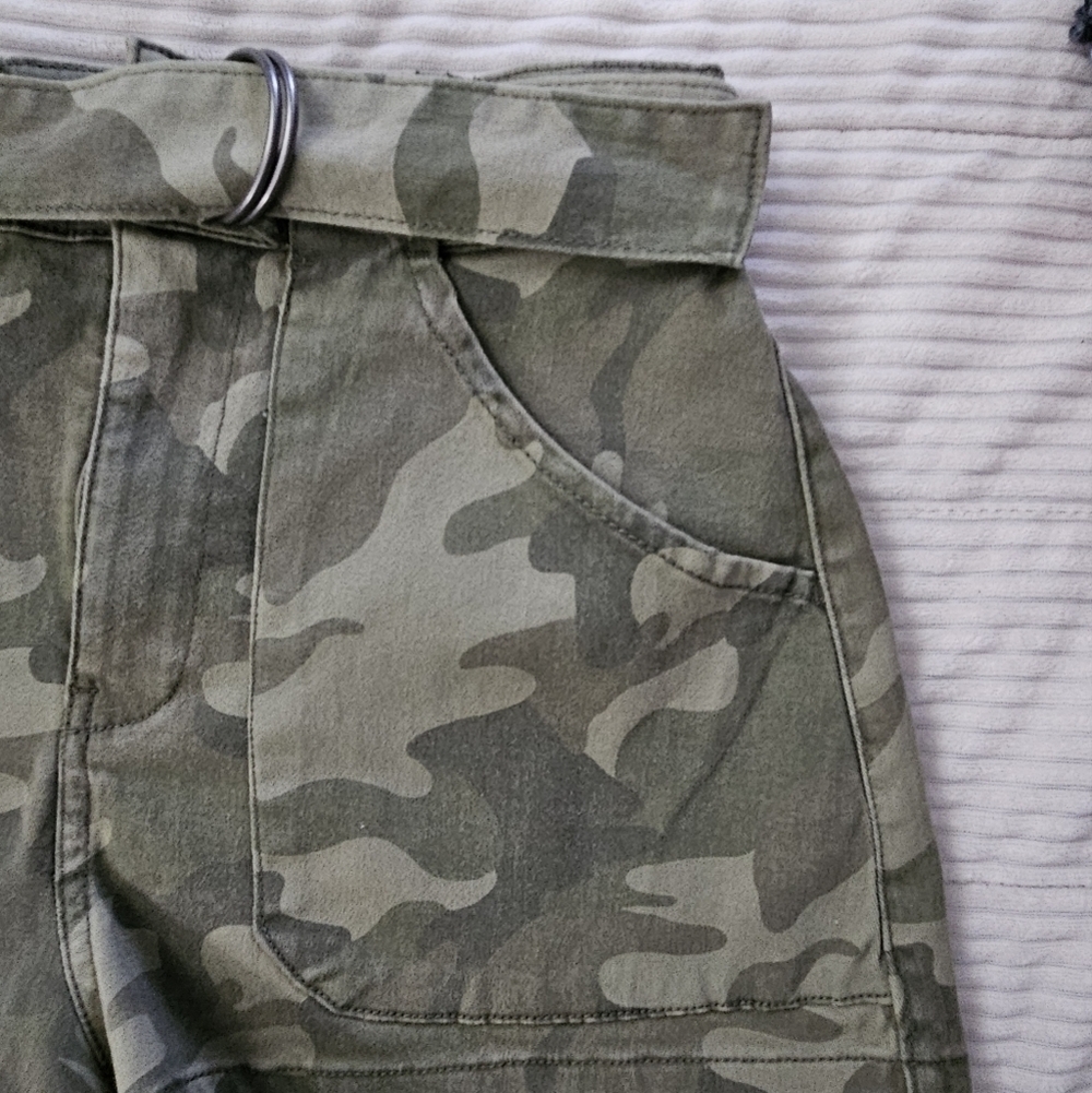 Hollister Camouflage Women's Shorts Size XS - Picture 3 of 6